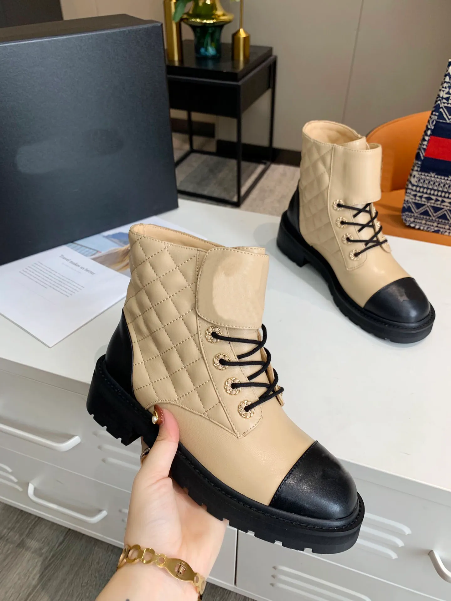 Luxury Designer Women Leather Ankle Boots Laceup Zipper Flat Low Heel Boot Flock Corduroy Fashion Comfortable Top quality Size 352788096