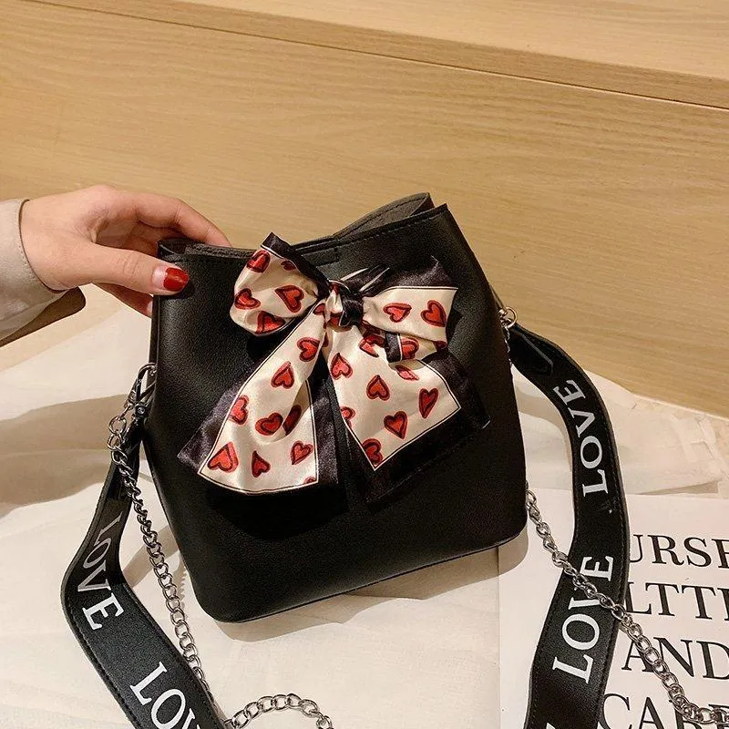 Eşarplar Crossbody Bag Kadınlar 2020 Lady Moda Geniş Kayışlar Omuz Kompozit Çantalar Yay Ties yan kova siyah çanta