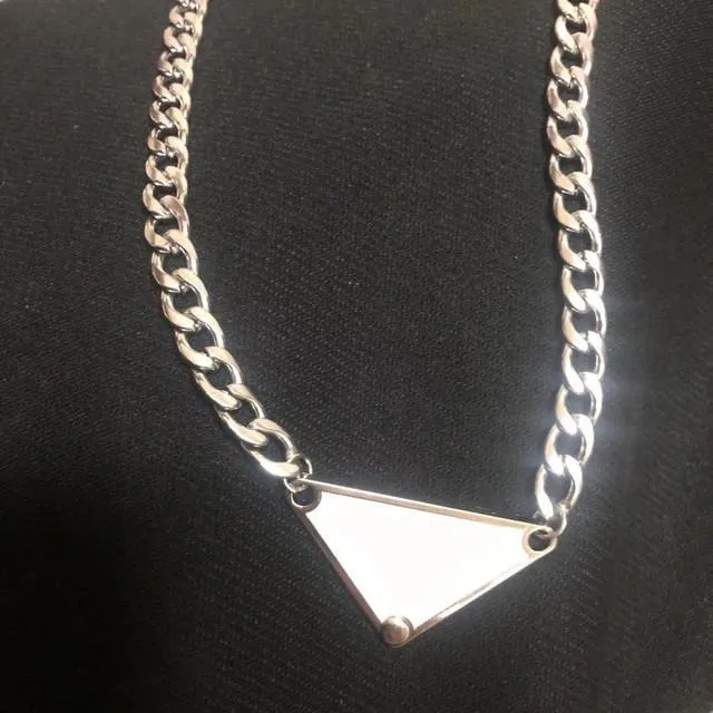 Pendentif Colliers Triangle Inversé P Collier Hommes Et Femmes Universel Style Punk Personnalité Tendance Chic Bijoux De Luxe Gifts167S