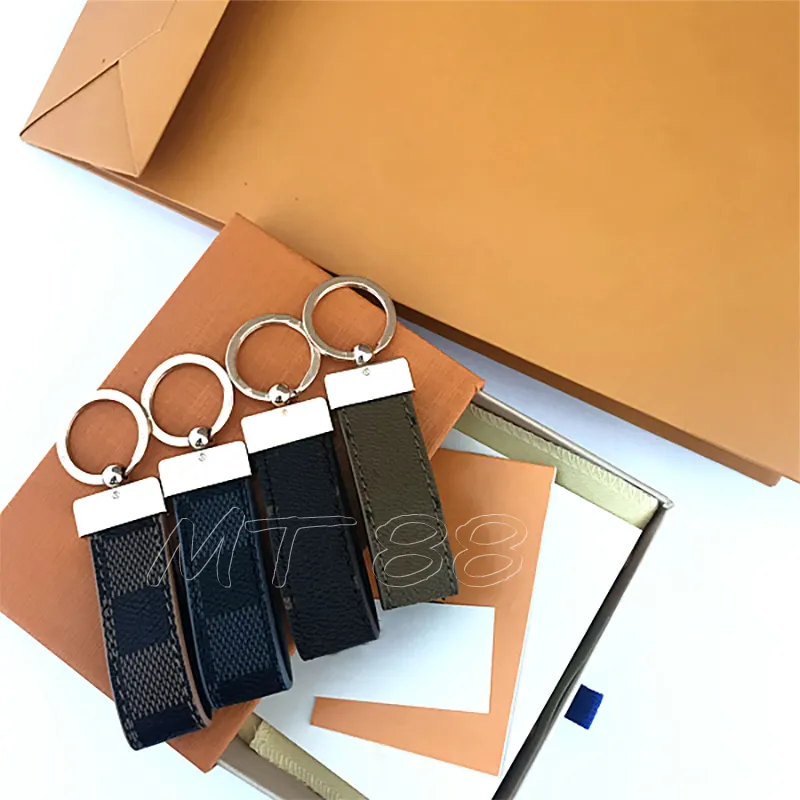 Fashion brand Key chain Buckle lovers Car Keychain Handmade Leather Designers Keychains Men Women Bag Pendant Accessories High Quality