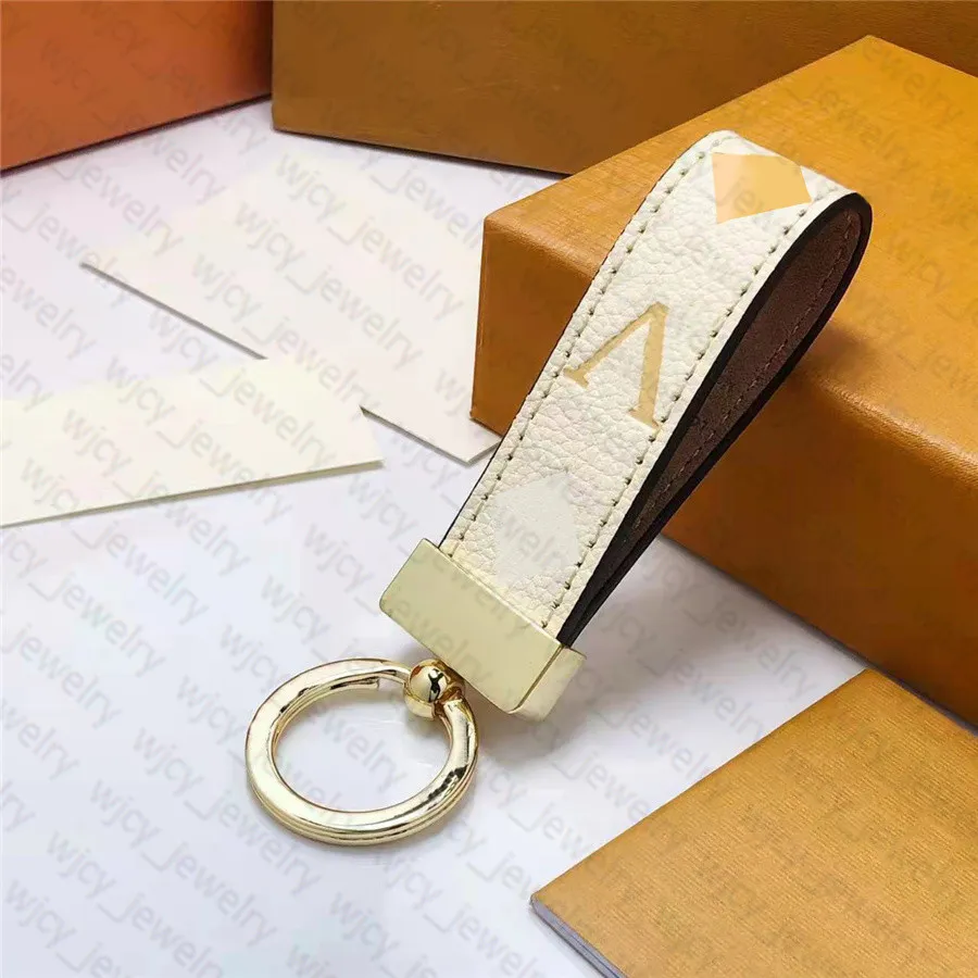 Designer Keychains Car Key Chain Bags Decoration Cowhide Gift Design for Man Woman 4 Option Top Quality