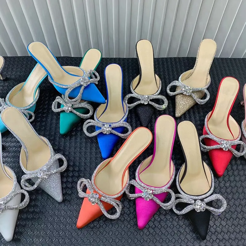 Mach tofflor designers sandaler kvinnor klädskor satin strass båge kristall dekorativa kvinnor lyxdesigner skor 6.5 cm middle mel sandal toffel 35-42