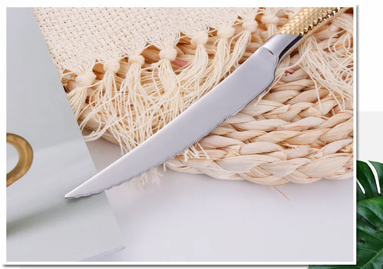 Couverts dorés 16 pièces - Acier inoxydable 18/10, élégants_voghion.com