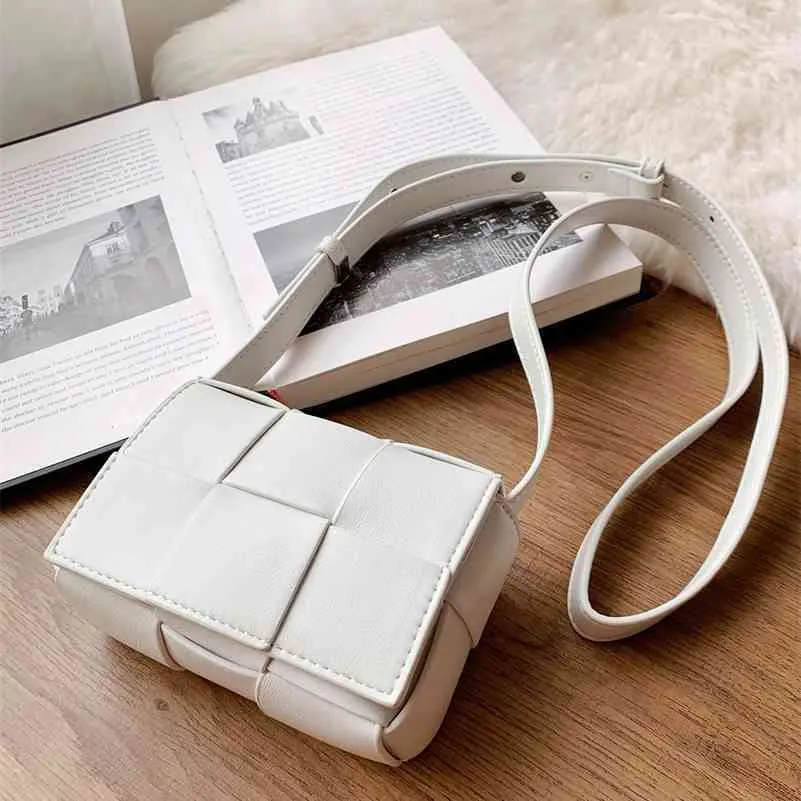 Bottega Veneta® Mini Cassette Kameratasche in White. Shop online now.