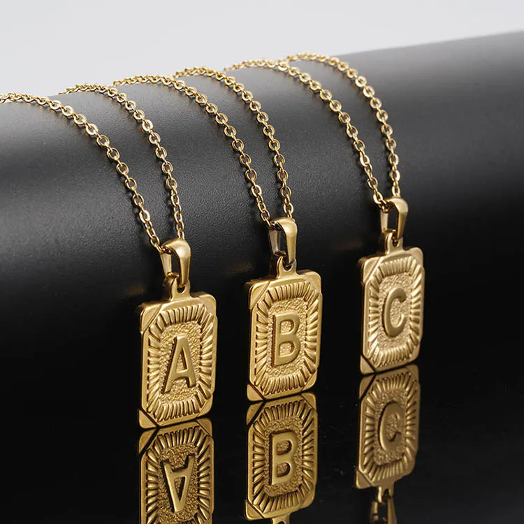 Mode Alphabet Style Rectangle Pendentif Colliers Initiales A À Z Lettres Plaque Charme Avec Motif De Fond Dorure Collier En Gros