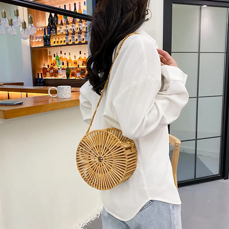 Bolsas redondas Mulheres Summer Hollow Out Beach Bags Fashion ombro de ombro artesanal Bolsa de Mensageiro de Luxo Rattan Rattan