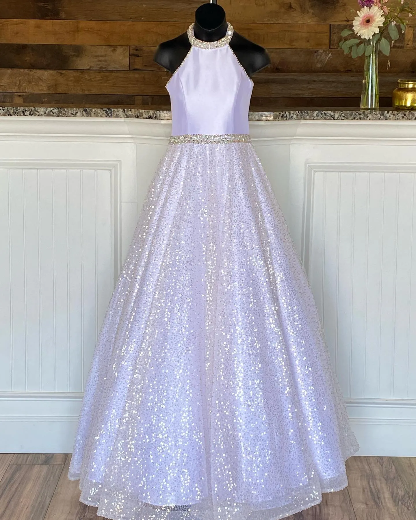 Little Miss Pageant Dress for Teens Juniors Toddlers 2021 Sequins White Long Kids Gown Formal Party Beading Halter Neckline rosie Custom-Made Keyhole Back