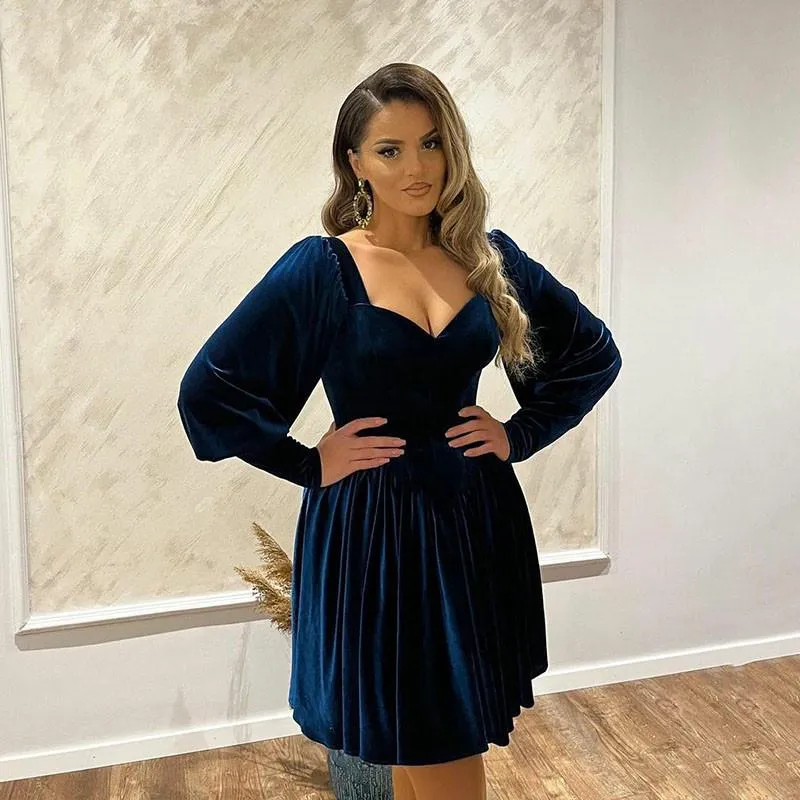 Élégant sexy bleu marine bleue plus taille velours une ligne de bal robes V cou manches longues plis au-dessus de la longueur du genou de la durée de soirée officielle robe occasion