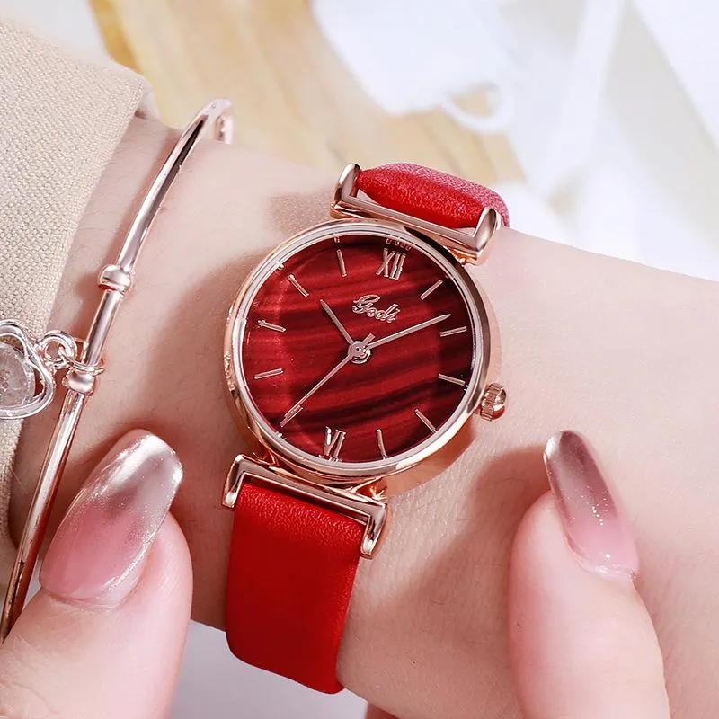 Wristwatches Ladies Star Quartz مشاهدة النسخة الكورية من الإناث المقاومة للماء للنساء الساعات المصممة الفاخرة على ساعة اليد