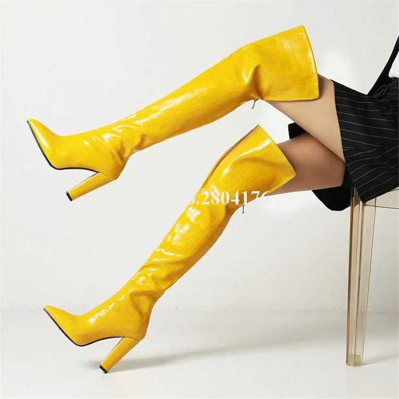 ブーツエレガントな女性は膝の上につま先の黄色のワニのパターンレザーを尖っていますチャンキーなかかと魅力的な厚さ
