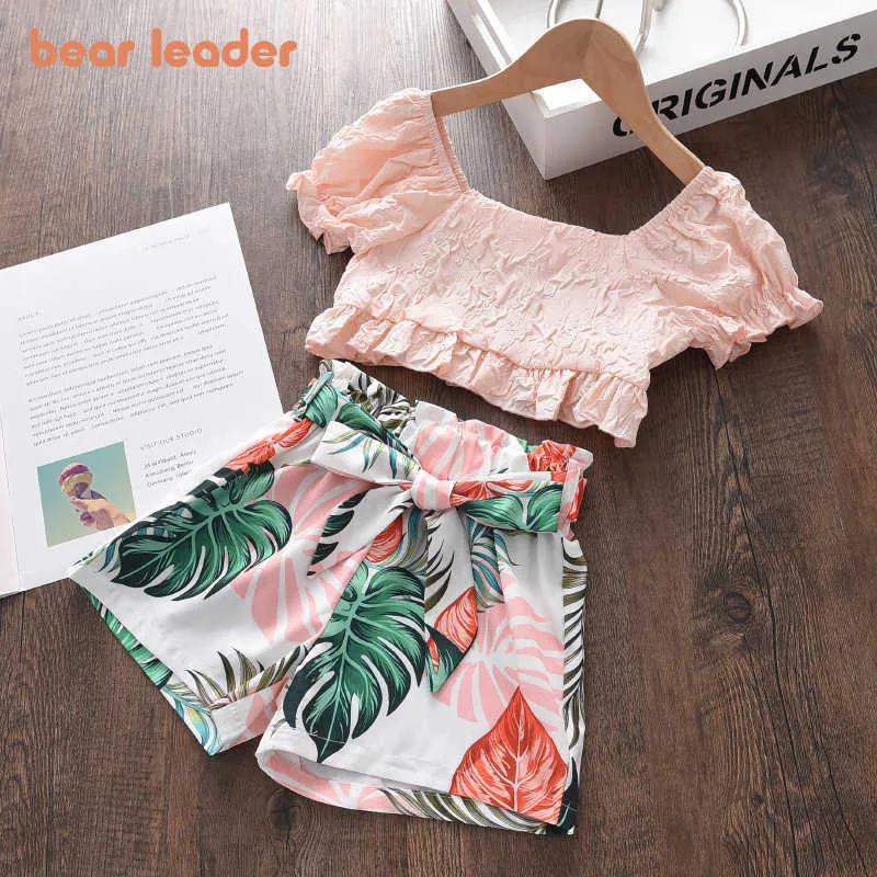 Bear Leader Baby Girls Princess Mode Kläder Satser Kids Girl Casual T-shirt och Floral Shorts Outfits Chidlren Bowtie Kläder 210708