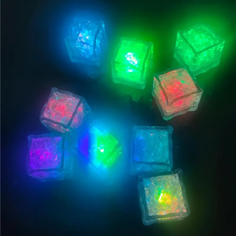 2021 NUOVE luci flash a LED multicolori Luce per cubetti di ghiaccio d'acqua Novità Cassaforte in cristallo per matrimoni Bar Party USA Stock