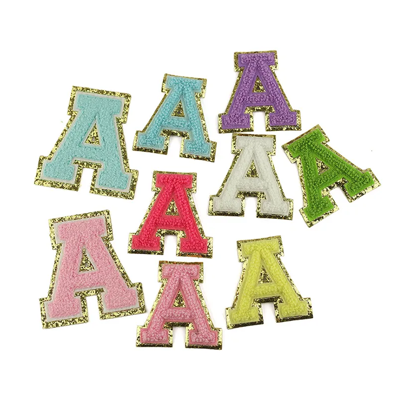 26 Letras Inglês Toalha de Alfabeto Tecido Bordado Chenille Patches Roupas Sacos Jaqueta Ferro em Gold Glitter Acessório DIY Nome Grupo Adesivos