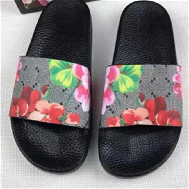 mode designer dia's zomer strand indoor platte luxe sandalen slippers huis flip flops spike sandal size US5- US12