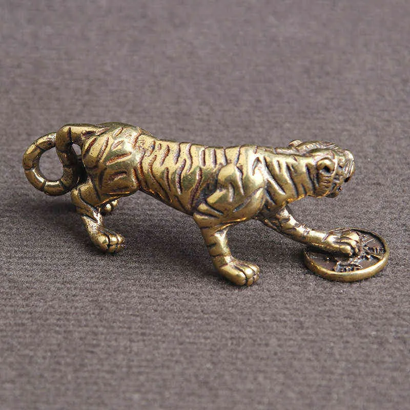 New Chinese Zodiac Ornament Year of The Tiger Mini China Home Decoration 2022 Lucky Gift Well-designed Brass Y211112