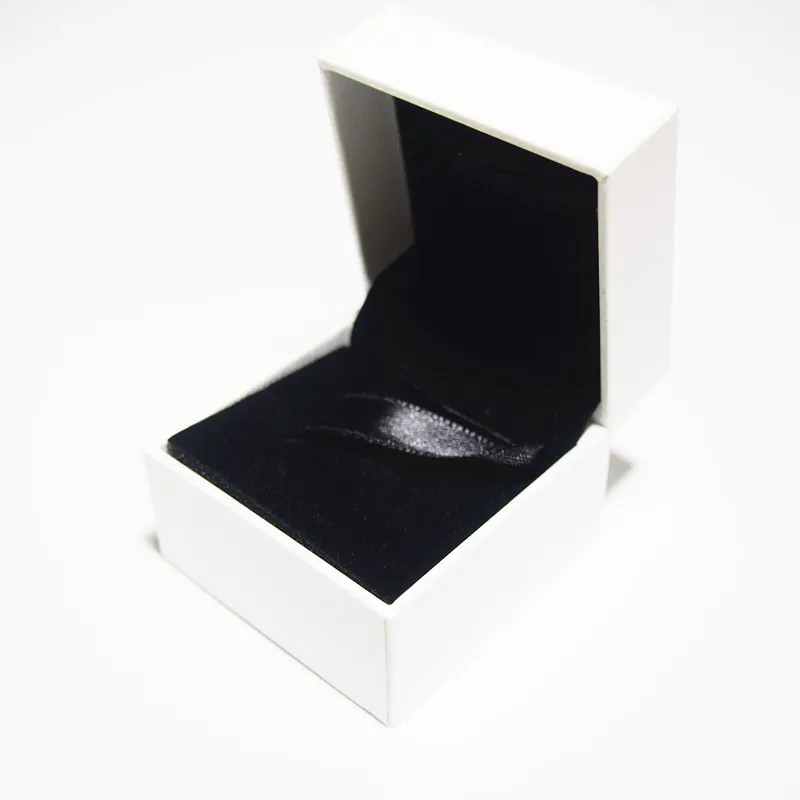 Küçük Beyaz Kağıt Kutusu Paketi Düz Sünger veya Yastık için Pandora Charm Boncuk Kolye Küpe Yüzük Kolye Takı Ambalaj Ekran