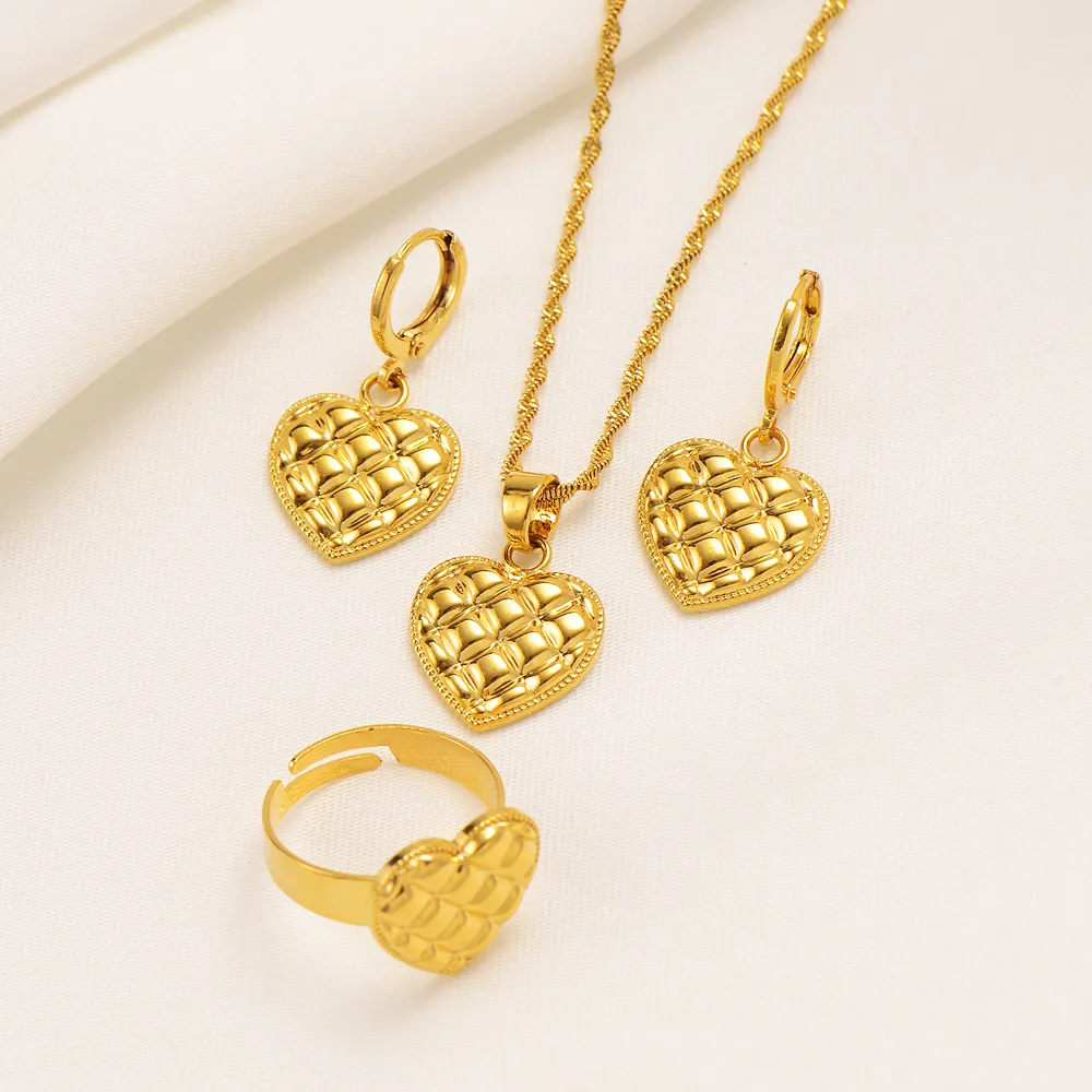 Or jaune 22 carats 18 carats THAI BAHT G / F vagues d'eau chaîne collier boucle d'oreille pendentif bague ensemble coeur d'amour tenue douce charmes de conception