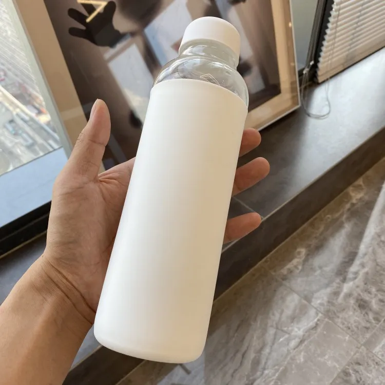 No. 5 Factory Series Large Capacity Blogilates Water Bottle 590ml Water Cup  Glass Bottle Frosted Cup Holder With Gift Box Packaging White Kettle VIP  Gift Glass Thermos From Engogeng, $85.43