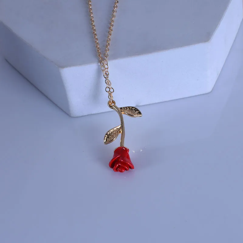 Romantic Red Rose Pendant Necklace Valentine`s Day Gift Fashion Necklace For Girlfriend Designer Women Jewelry Necklace