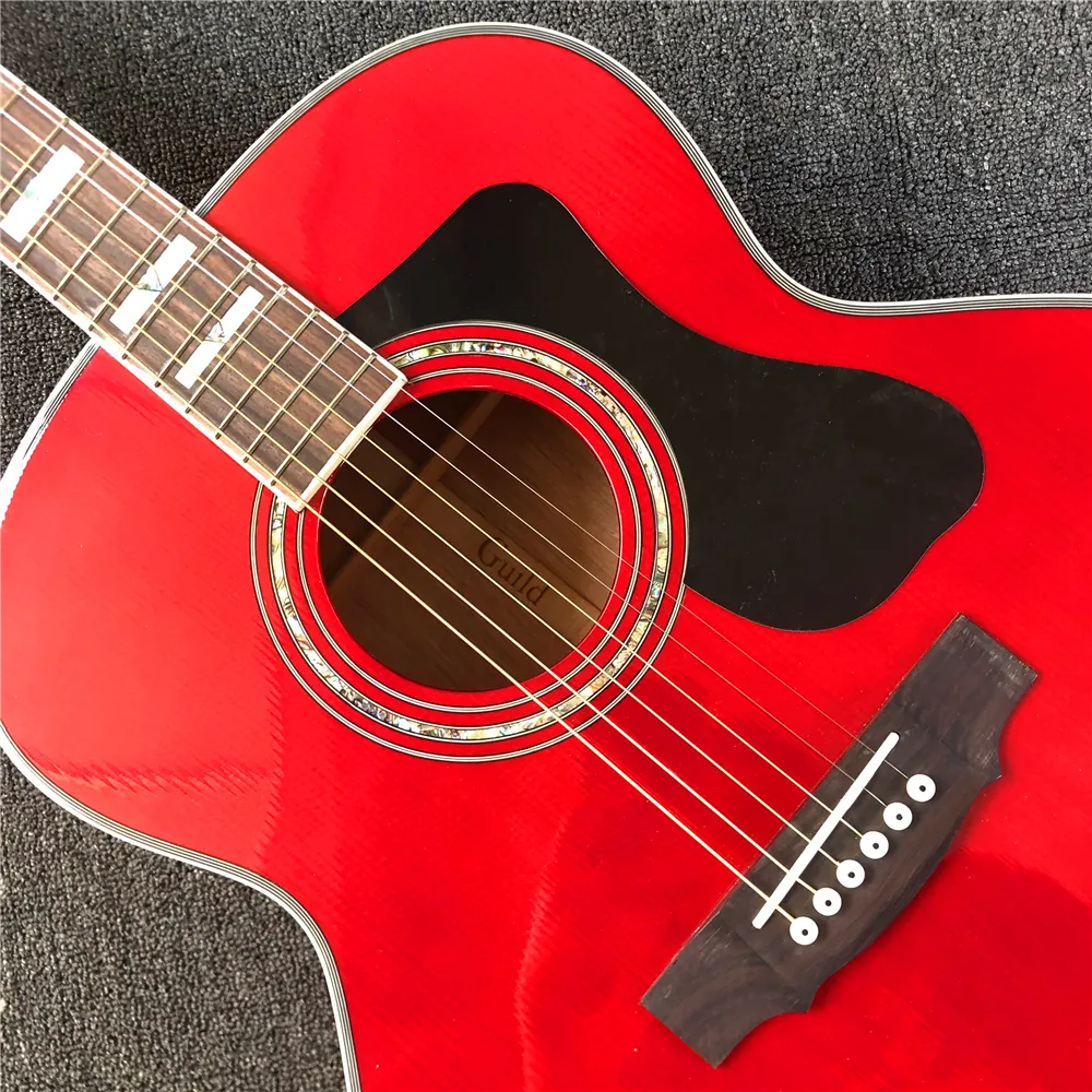 43インチの赤いアコースティックギター：スプルーストップ、ソリッド