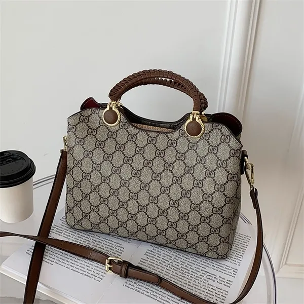 Women's new fashion woven hand style professional women's single shoulder diagonal cross bag Purse Outlet