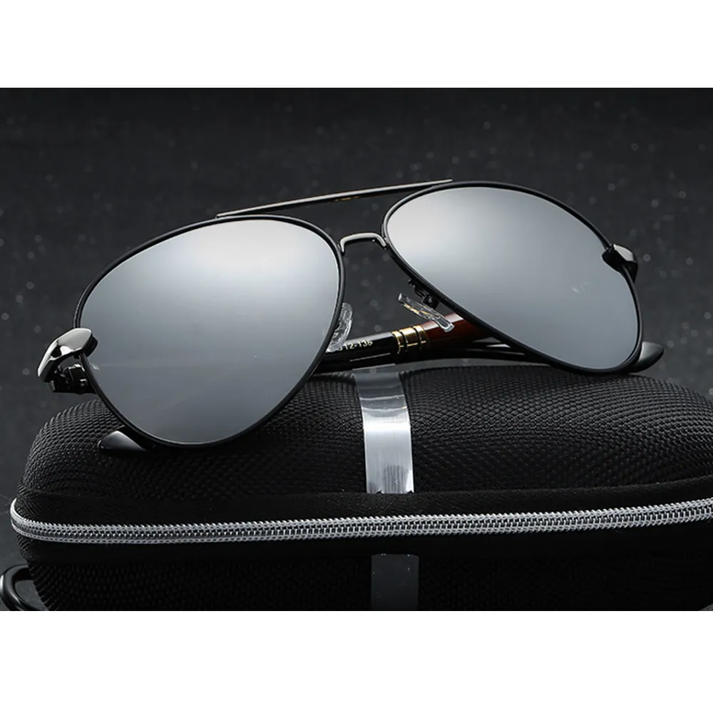 Polarisierte Sonnenbrille für Herren, silberfarbener Metallrahmen, UV400-Spiegellinse, mit Box, Größe: 62–51–136 mm