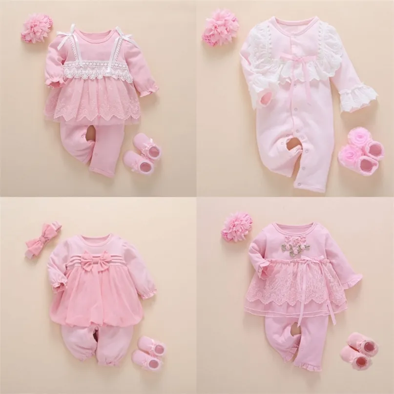 born Baby Girl Kläder Höst Bomull Spets Princess Style Jumpsuit 0-3 Månader Spädbarn Romper Med Strumpor Pannband ropa bebe 210826