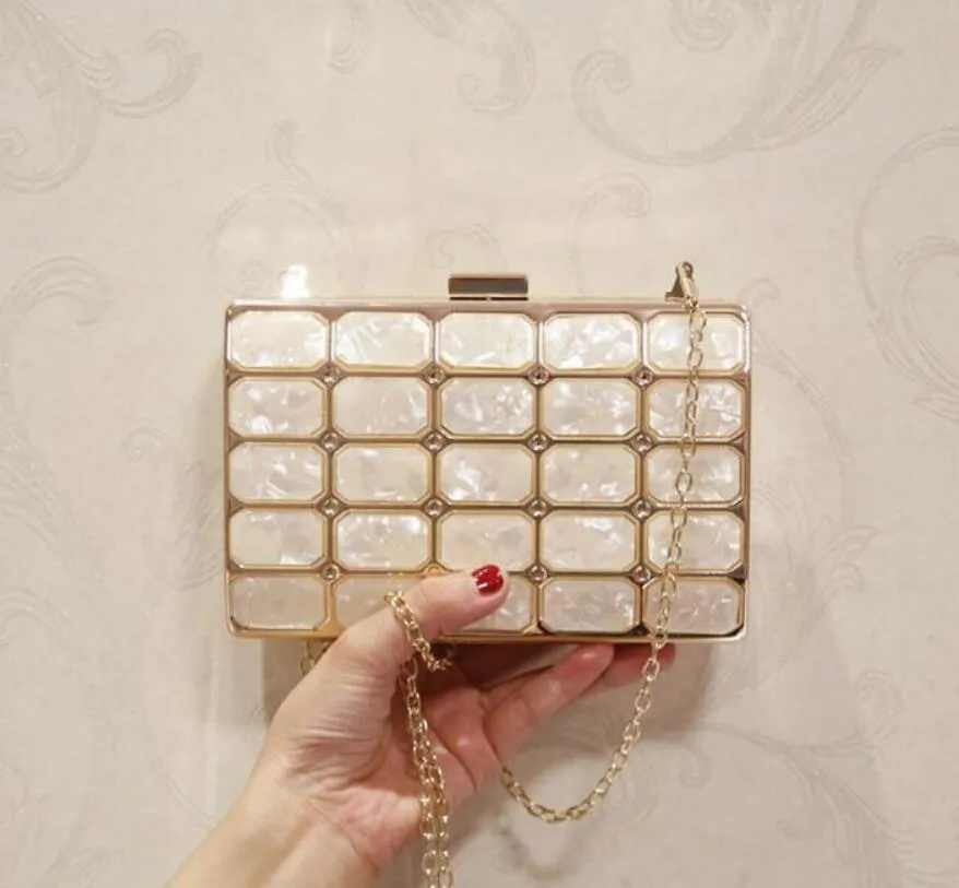 Golden Bag Kvinna 2022 Ny Crystal Diamond Dinner Bankett Holding One Shoulder Messenger Small Square Bag Trendy Fashion Clutch Bag 04