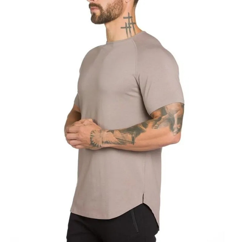 Sommer Neue Herren-Turnhallen-T-Shirt Slim Fit Bodybuilding und Fitness Mode Männliche Kurzarm-Baumwollkleidung Marke T-Shirts 210421