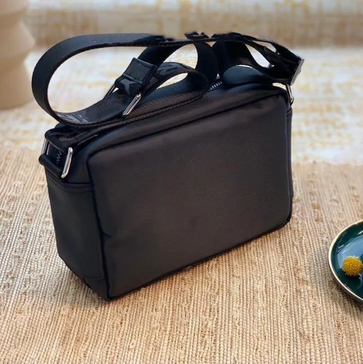 2021 winter design chest men`s and women`s handbag purse full color cute messenger bag unisex shoulder bag Size 23cm