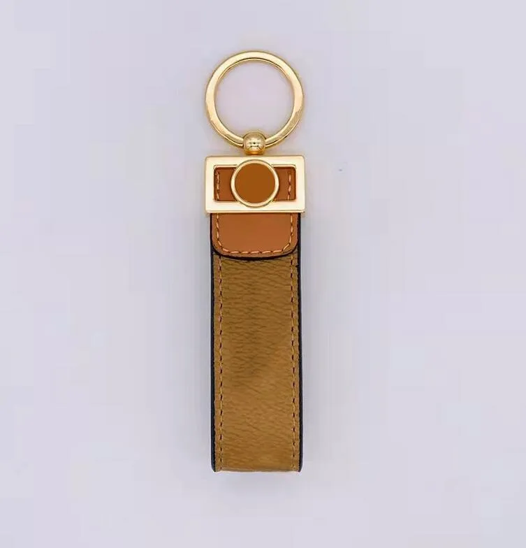 Fashion Luxurys Key chain Buckle lovers Car Keychain Handmade Leather Designers Keychains Men Women Bag Pendant Accessories 