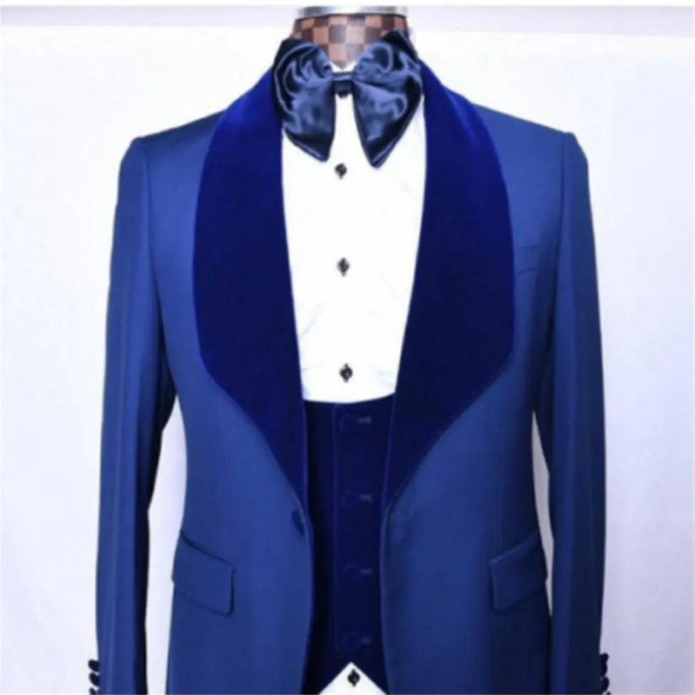 Alta calidad Un botón Azul Novio Esmoquin Chal Terciopelo Solapa Boda / Baile de graduación / Cena Padrinos de boda Hombres Trajes Blazer (Chaqueta + Pantalones + Chaleco + Corbata) W1386