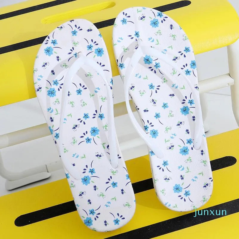 Terlik kadın ayakkabı moda lüks tasarımcı plaj flip floplar bayanlar yaz düz tanga sandalet duş slaytlar