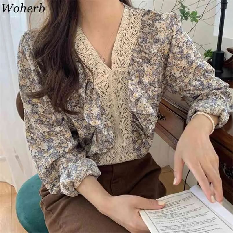 Korean V Neck Chiffon Shirts Women Chic Vintage Blouse Temperament Lace Patchwork Tops Long-sleeve Ruffle Floral Blouses 210519