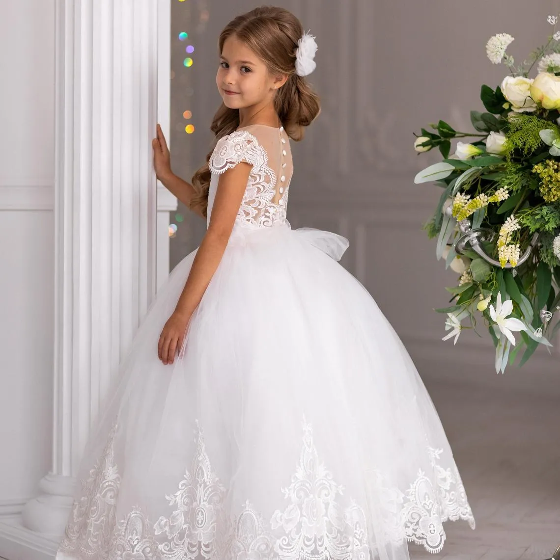 2021 Ballgown Flower Girls Dresses Baptism Short Cap Sleeves Beaded Sash Lace Appliques First Communion Gowns for Little Kids Infant Toddler Birthday Floor-Length