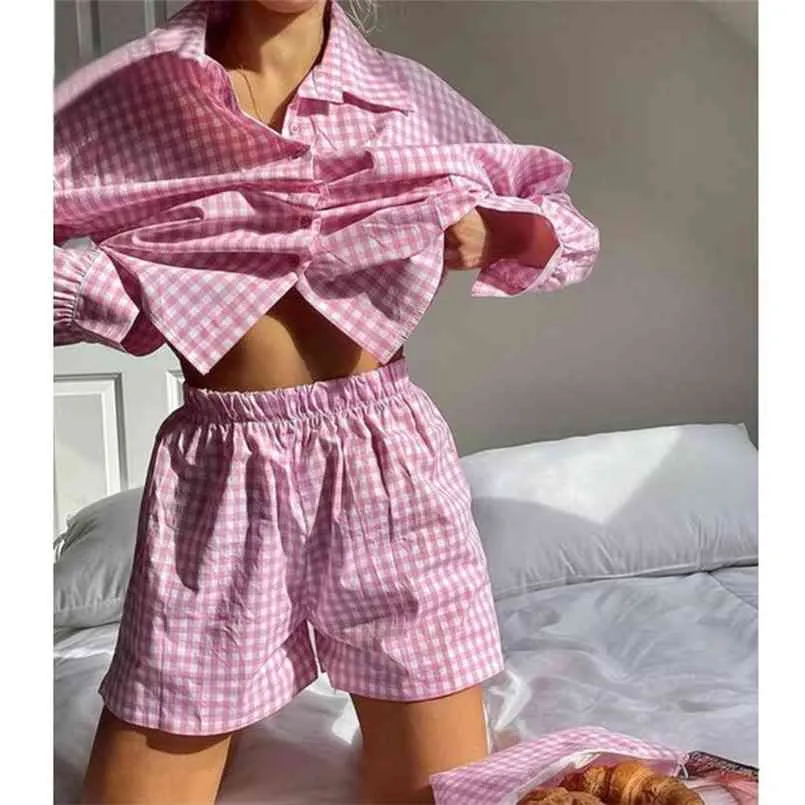 Lounge Wear Sexy Casual Mujeres Pijamas Pink Plaid Camisa de manga larga Tops y Mini pantalones cortos de cintura alta Conjunto de dos piezas Chándal 210809