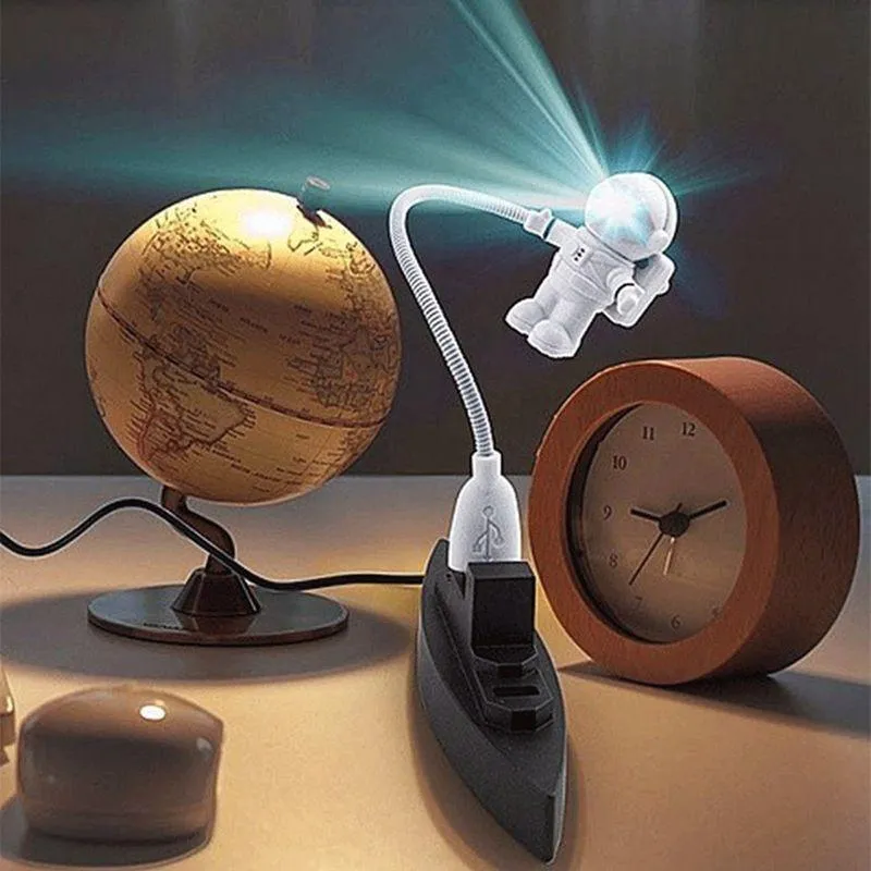 Mini Beyaz Esnek Spaceeman Astronot USB Tüp LED Gece Lambası Bilgisayar Dizüstü Okuma için LED