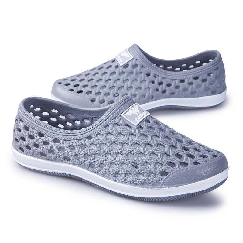 Moda Estate Uomo Scava Fuori Traspirante Nuoto Scarpe da spiaggia a monte Scarpe antiscivolo a piedi nudi Calzature Aqua Scarpe Sandali con foro Y0714