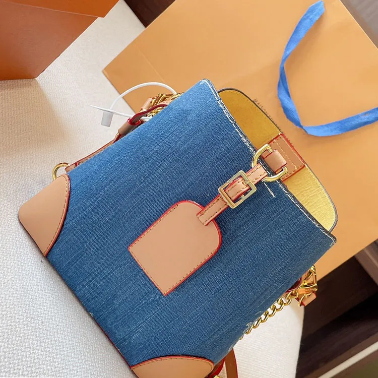 Blå denim hinkväska för kvinnor modedesigner axelpåsar läder sömmar cool shoppingväska ficka