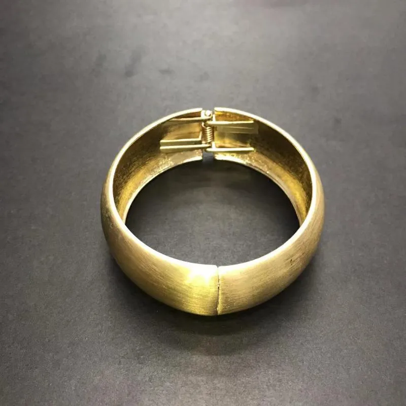 Bangle Wide Frosted Bangles Minimalistisk Guld Färg Armband För Kvinnor Tillbehör Mode Smycken 2021