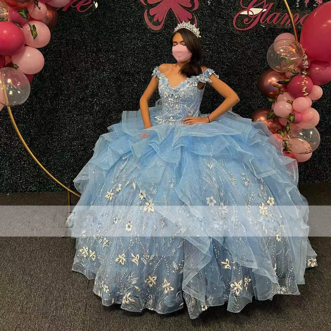 Buz Mavi Sequins Dantel Quinceanera Elbiseler Kapalı Omuz Ruffles Tiere Tatlı 15 Abiye El Yapımı Çiçek Boncuk Balo Vestidos de Quinceañera