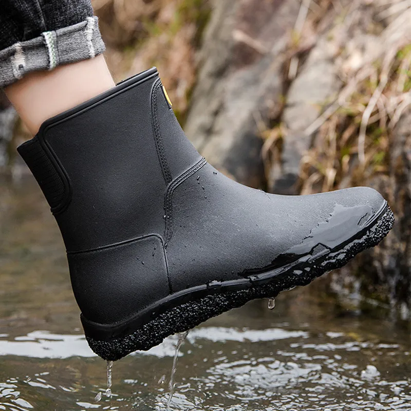 Zapatos impermeables de tubo medio de invierno para hombre, Botas de lluvia antideslizantes que mantienen el calor, zapatos de goma de seguridad resistentes, talla 39-44