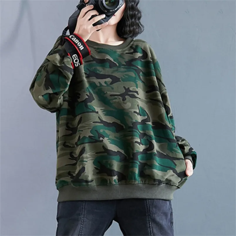 Automne Arts Style Femmes À Manches Longues O-Cou Pulls Camouflage Motif Lâche Casual Coton Sweat À Capuche Grande Taille S4 210512