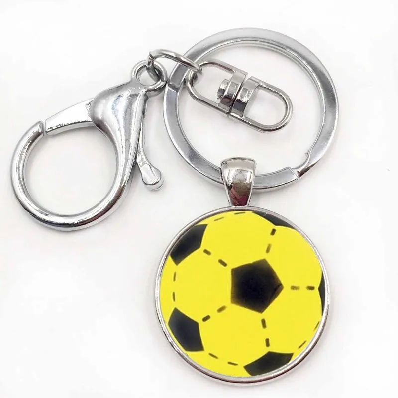 Nyckelringar vintage fotboll fotboll keychain utsökt handgjord glas metall hängsmycke nyckelkedja vinterhållare för män kvinnor bilväska