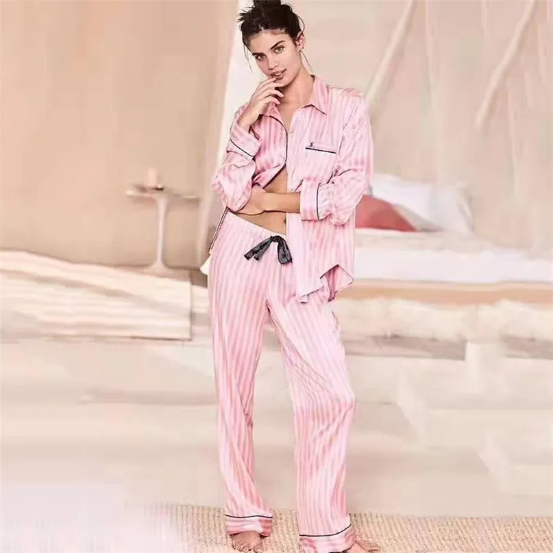 Moda Stylowy Set Summer Pajama Zestaw Kobiety Z Długim Rękawem Paski Piżamy Piżamy Spring Satin Silk Lounge Wear PJ Pjamas Homewear 210924