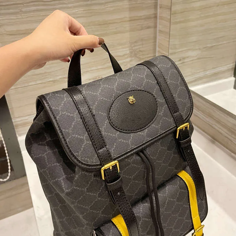 Luxurys Men And Women`s Casual Style Backpacks Large Capacity Letter Printing Yellow Strap Solid Bag Computer Satchels 