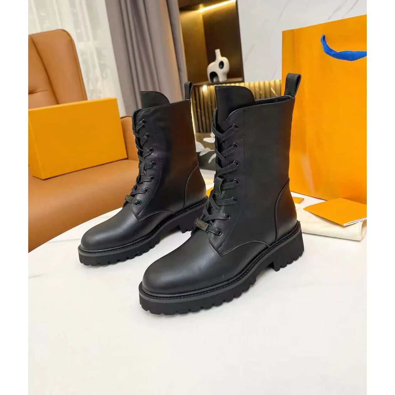 2021 여성 디자이너 부츠 니트 스트레치 마틴 블랙 가죽 나이트 짧은 부팅 디자인 캐주얼 신발 크기 35-41