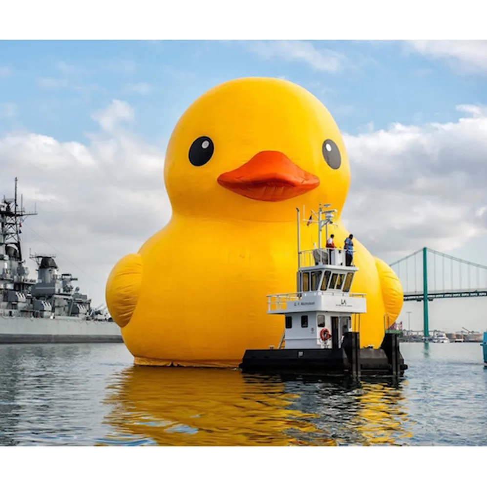 Publicidade de água ao ar livre inflável amarelo pato gigante hermético PVC borracha animal brinquedo para piscina flutuante promoção comercial por mar apenas nos eua