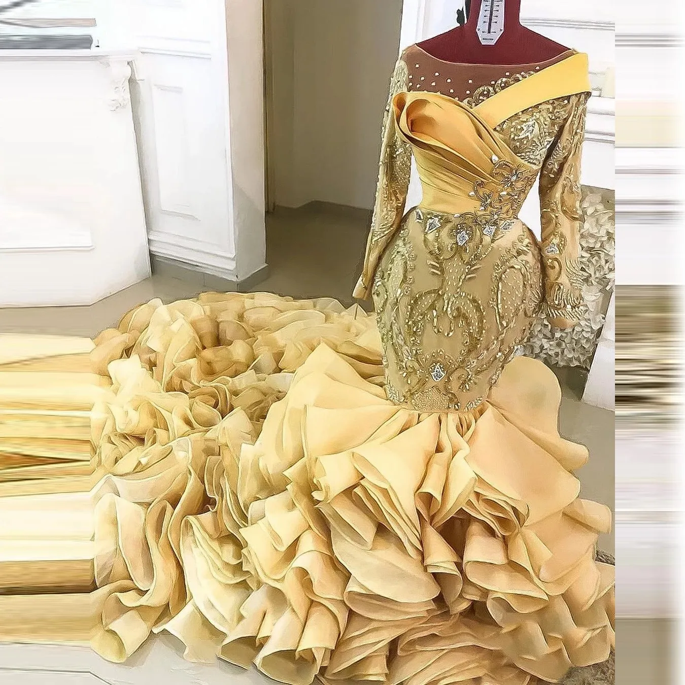 Gold Ruffles Mermaid Prom Dresses Sheer Neck Appliques Beads Tiered Puffy Bottom Plus Size Evening Gowns Aso Ebi Party Dress 322