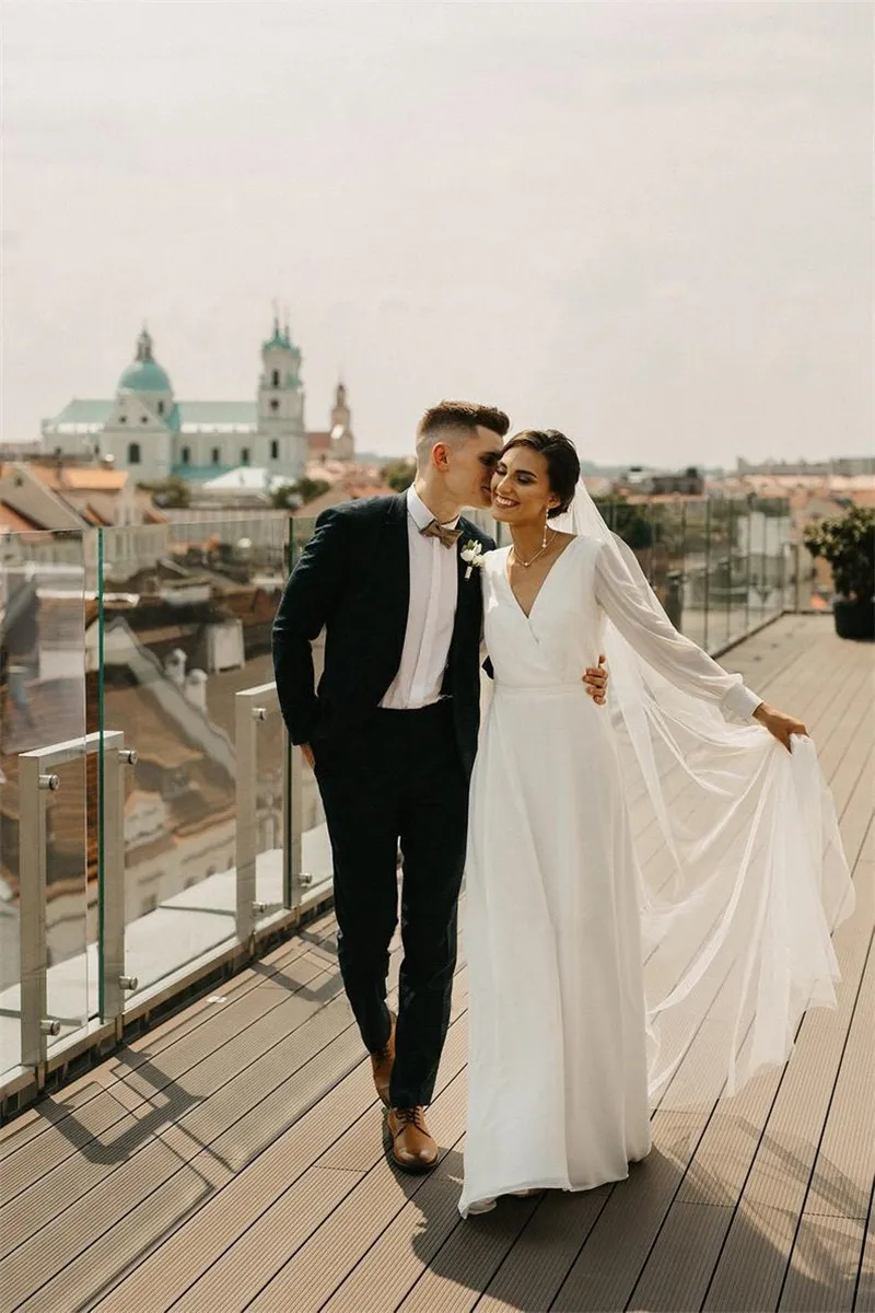 Einfaches A-Linien-Chiffon-Hochzeitskleid mit V-Ausschnitt und langen Ärmeln, böhmische Brautkleider, elegante Robe de Mariee mit kostenlosem Schleier